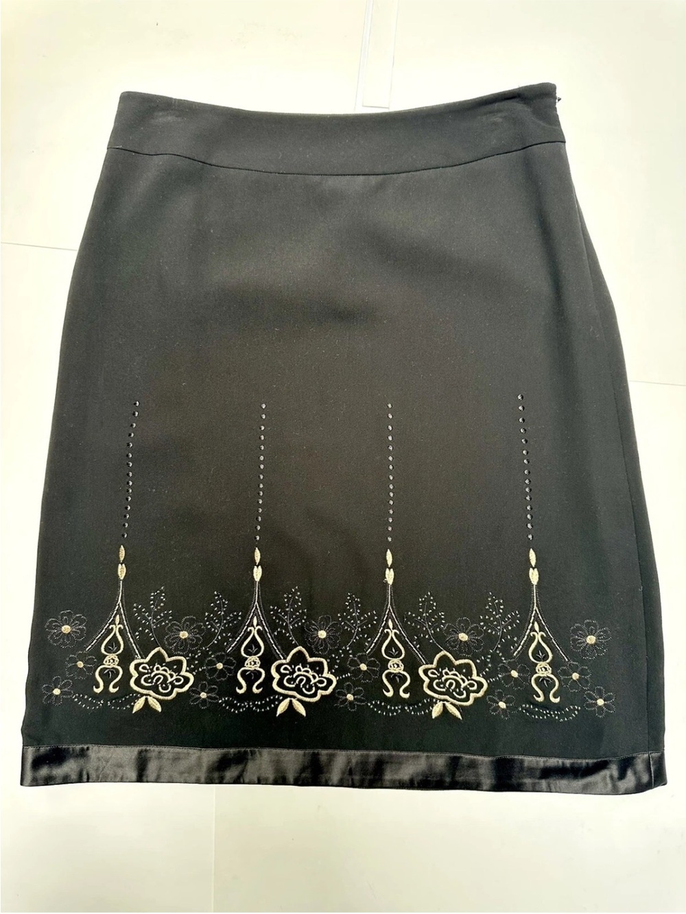 Ann Taylor LOFT SKIRT Black LINED EMBROIDERED beaded gold hem SMALL NEW NWOT $79